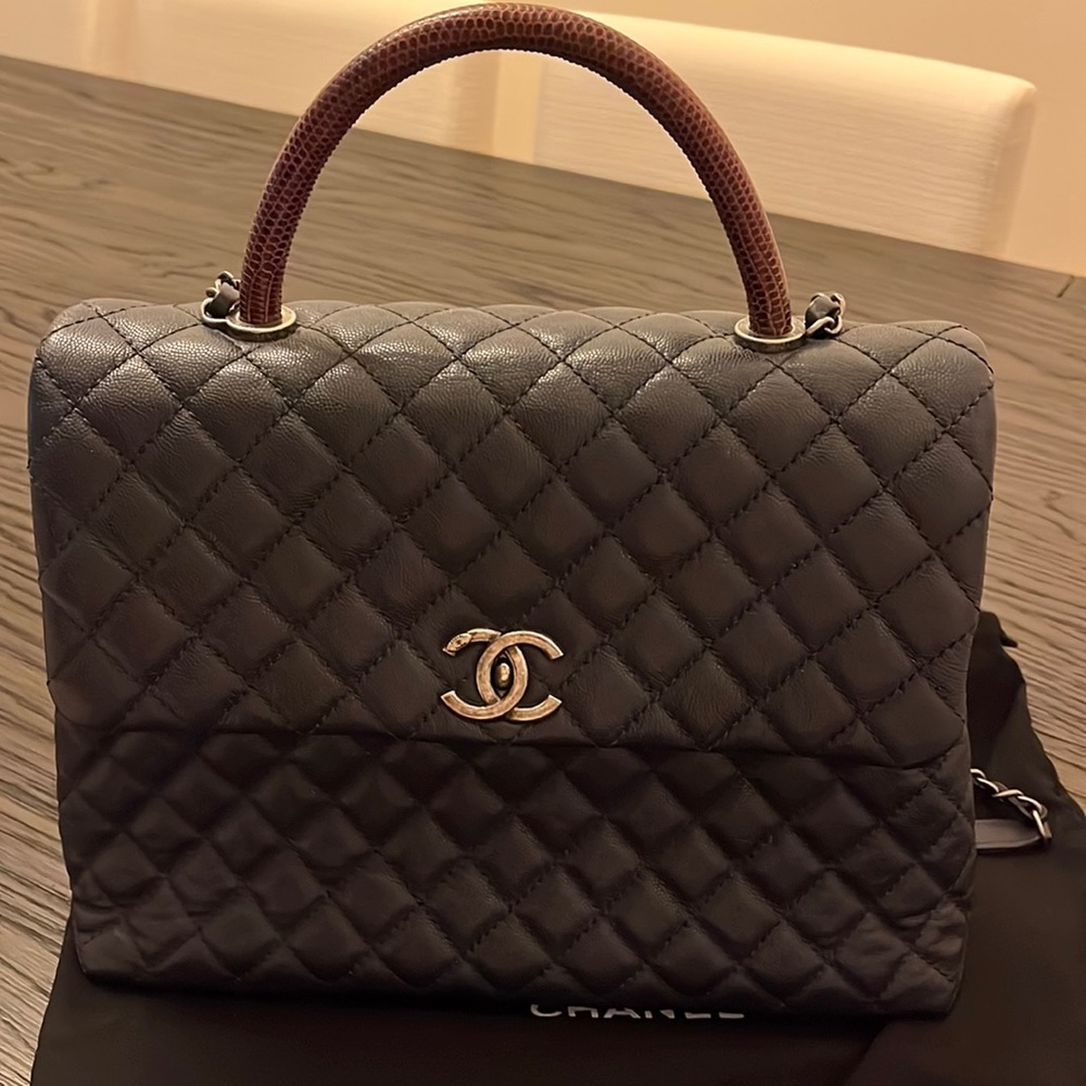 XL Coco lizard handle Chanel bag. Navy blue. Caviar